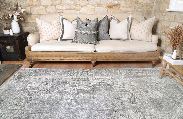 Vintage Crown Chilaz Grey Distressed Vintage Rug - (2085-04)