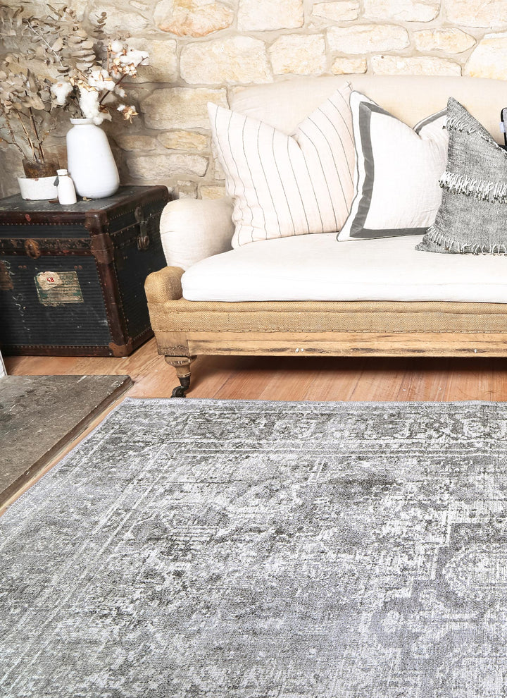 Vintage Crown Chilaz Grey Distressed Vintage Rug - (2085-04)