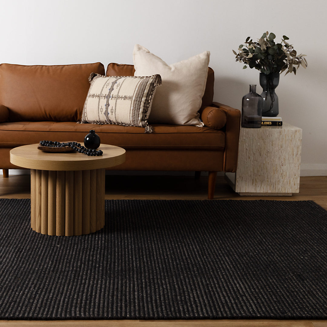 NATURA BLACK WOOL RUG