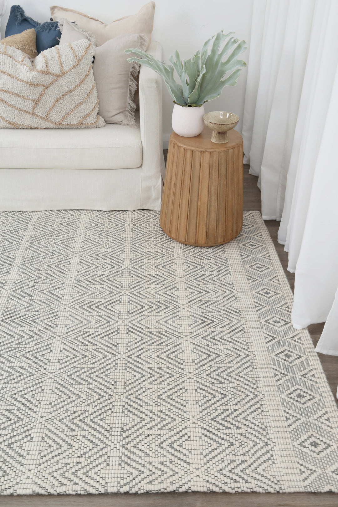 Copacabana Chevron Light Grey Wool Rug - 4LGRE