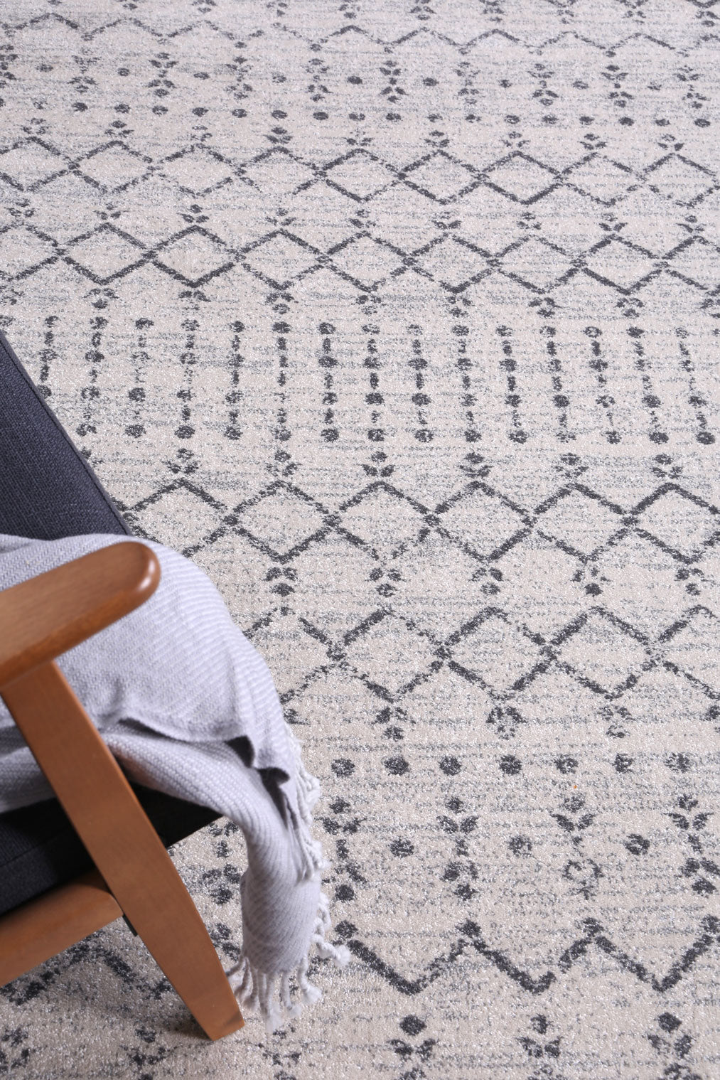 Delicate Geometric Ivory and Grey - DELI08