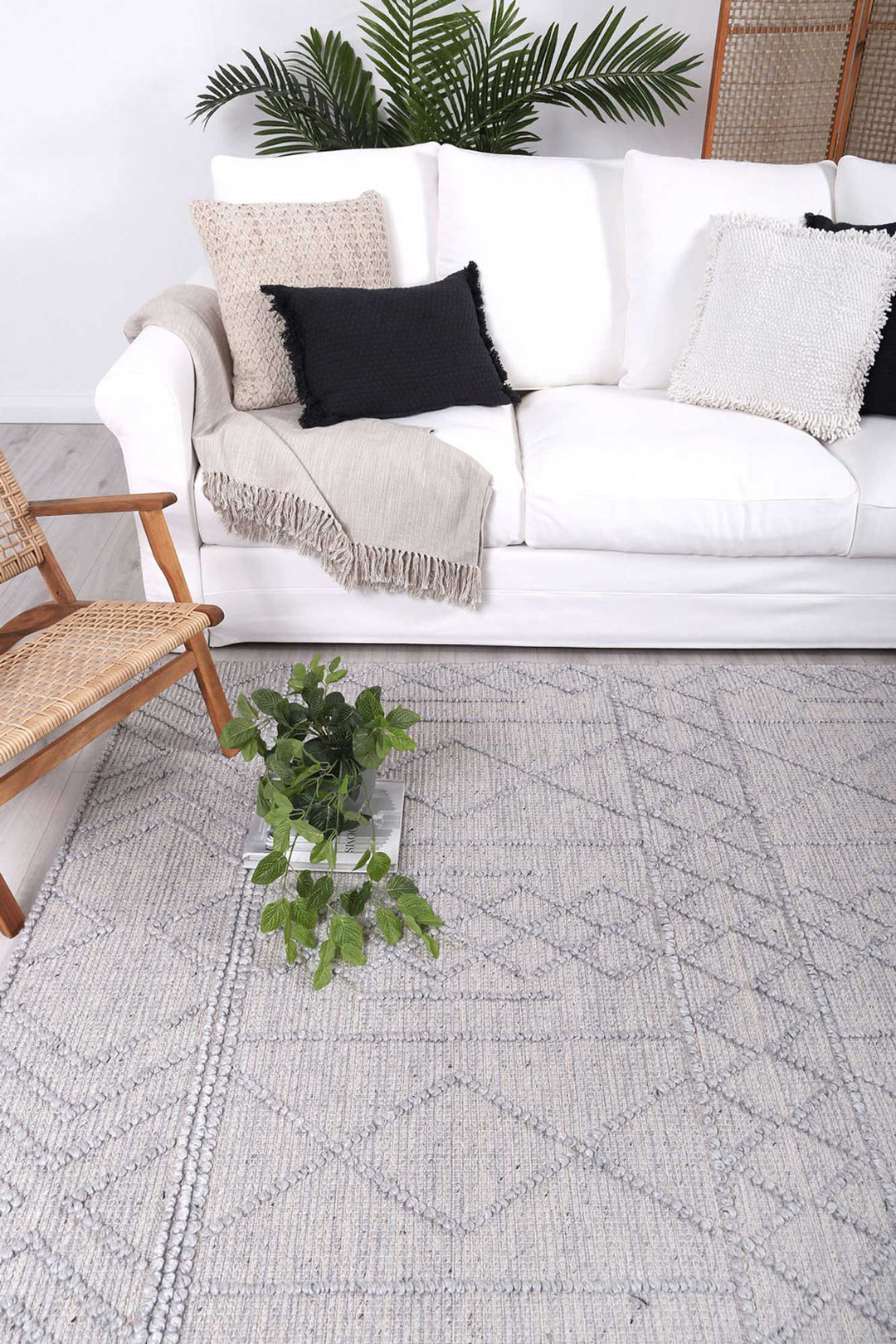 Himalaya Diamond Tribal Grey Wool Rug - 200 GREY
