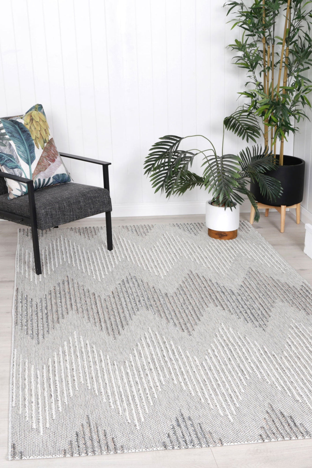 Maldives Eagle Indoor / Outdoor Grey Rug - Mald12